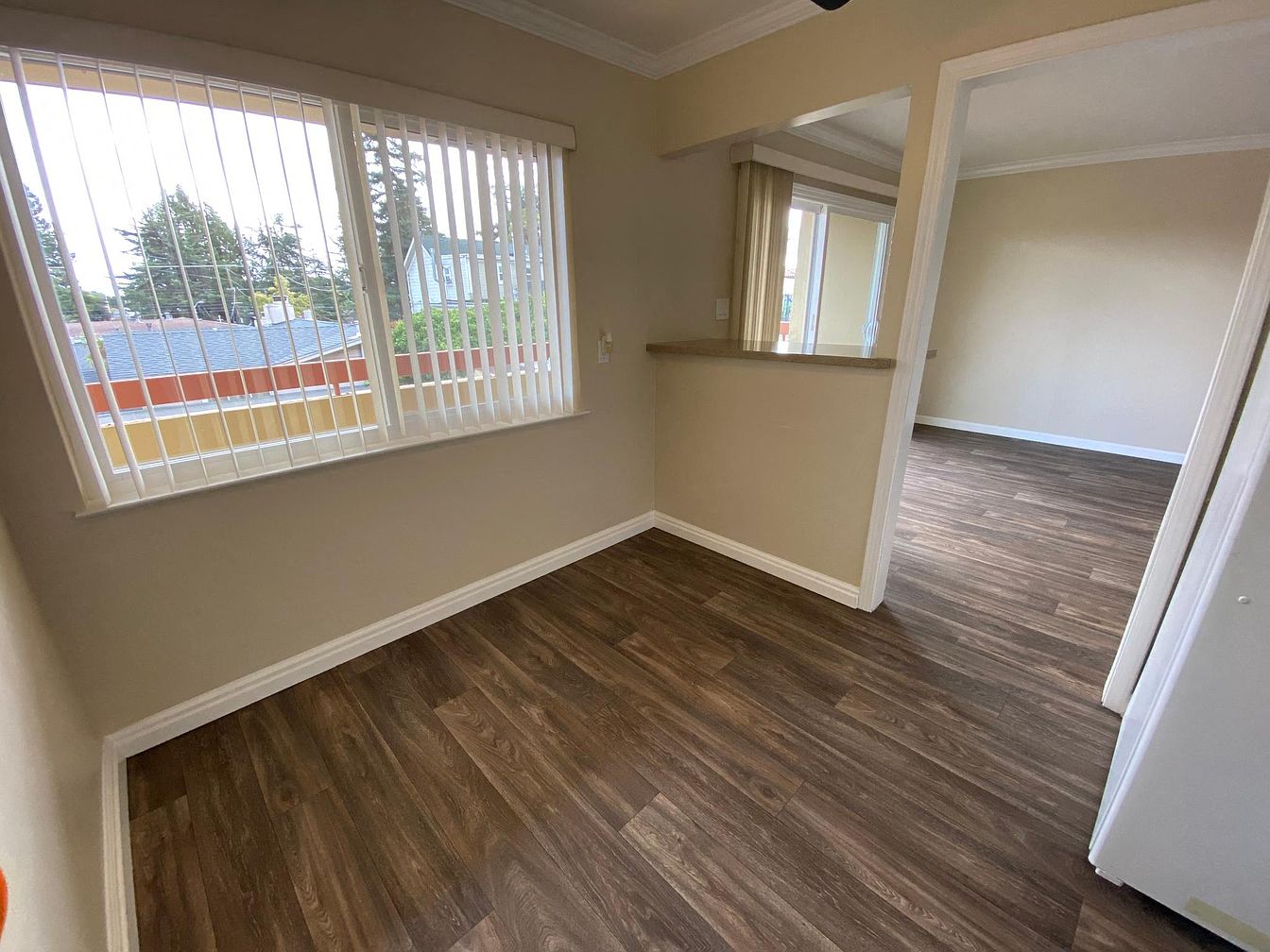 520 E Bellevue photo 3